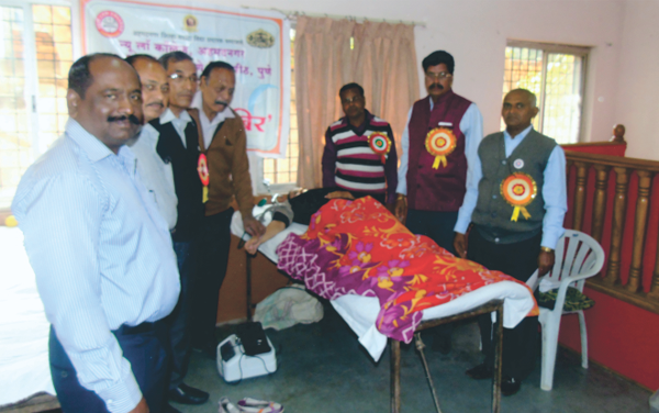 Blood Donation Camp' in the presence of Adv. V.D. Athare, Dr. Madhikar, Prof. V.E.Shinde & others